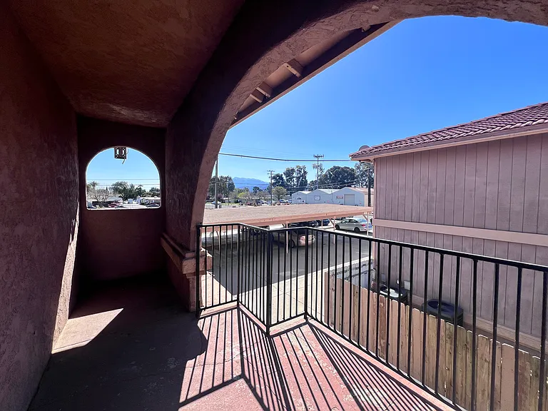 600 E 5th St #10 — Photo 3
