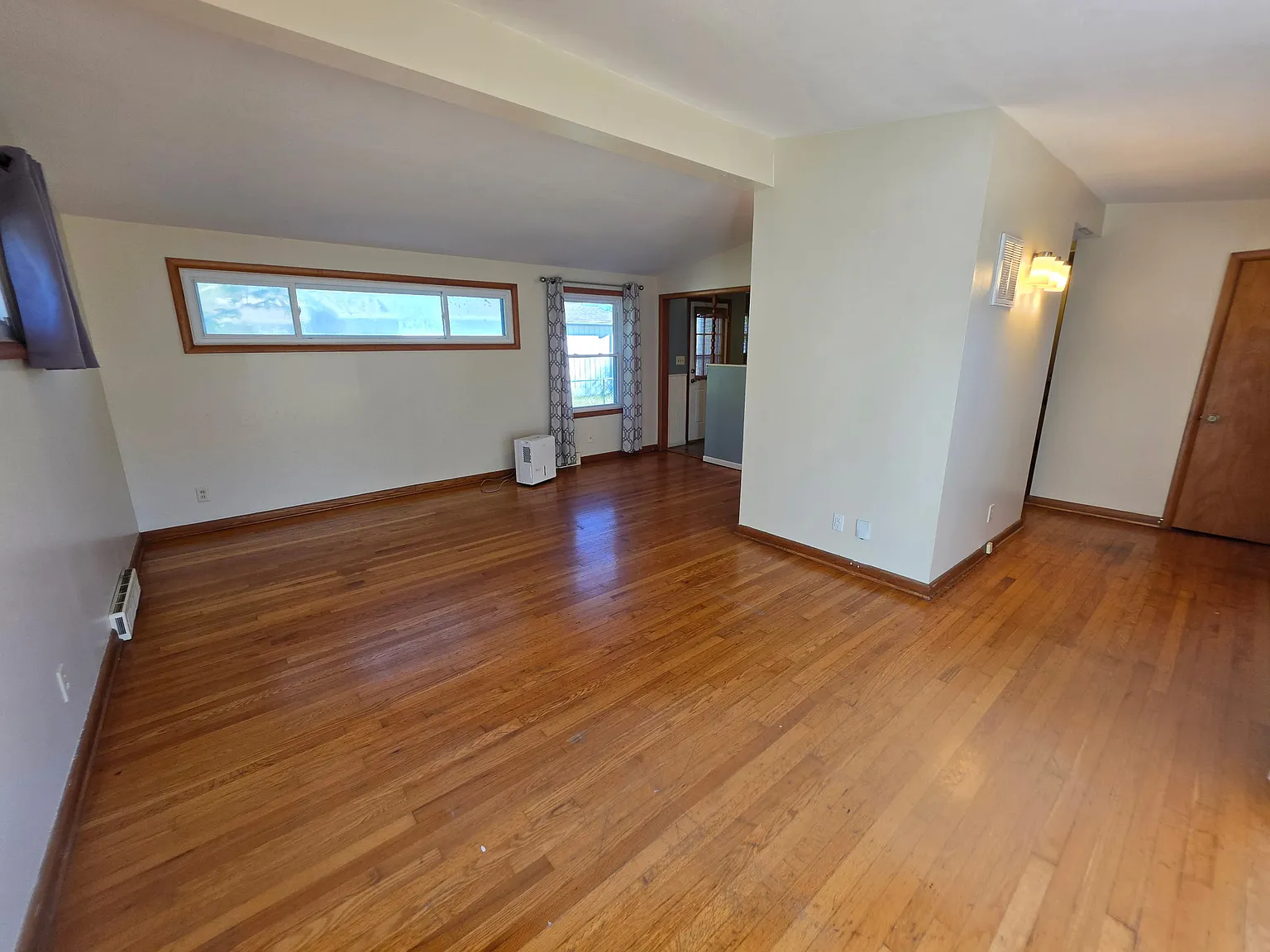3 bed, 1.5 bath, 1200 sqft, $1,495 — Photo 3