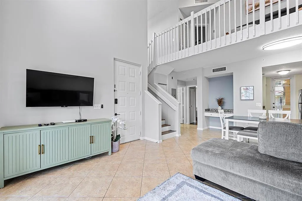 2 bed, 2.0 bath, 1101 sqft, $3,000 — Photo 3