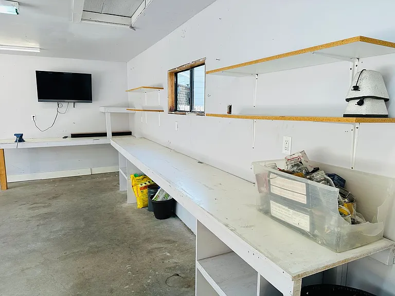 2038 Lewis Ave — Photo 32