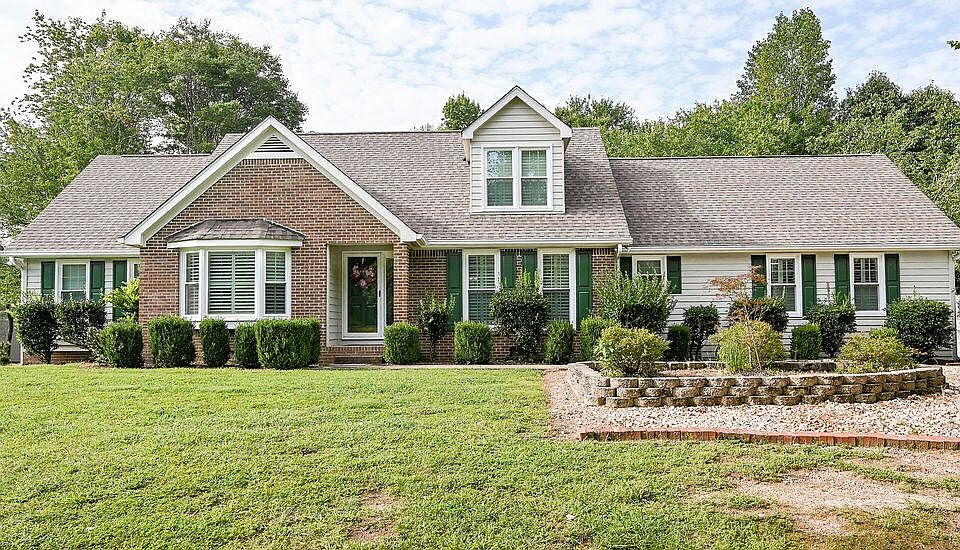 1st image of 3147 Chestnut Cir NW