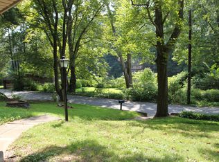 281 Manor Rd, Southbury, CT 06488