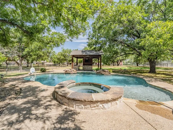 6060 Peden Rd, Fort Worth, TX 76179