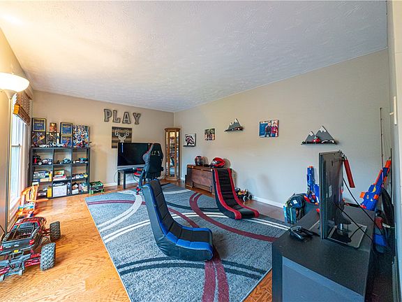 3rd image of 341 Indian Ridge Dr