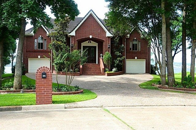 1st image of 2802 Chaucer Dr