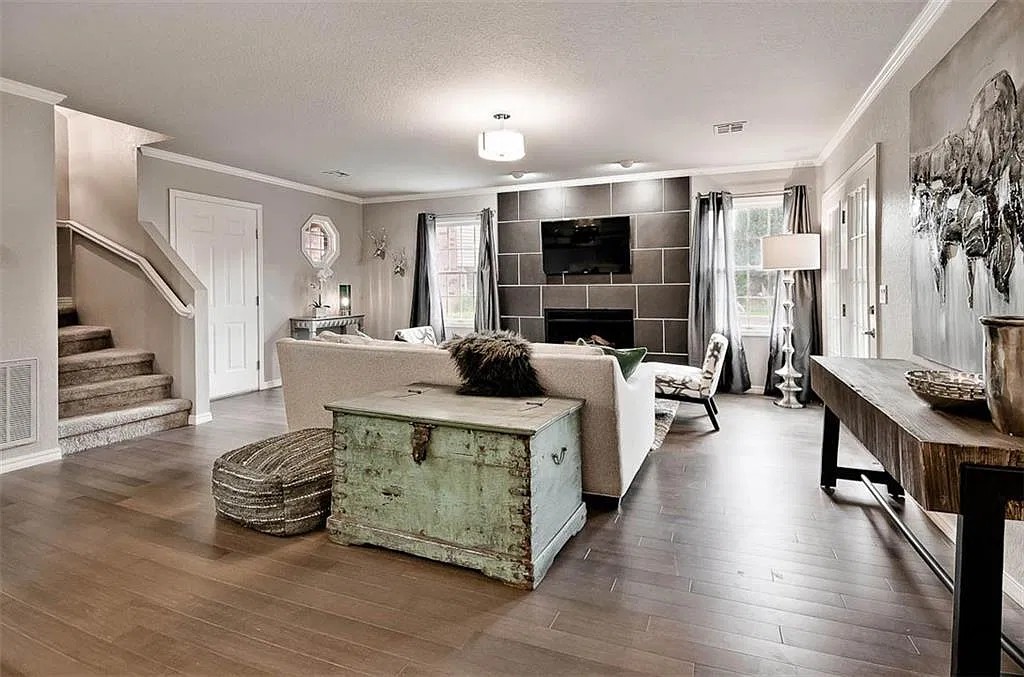 3 bed, 2.5 bath, 1773 sqft, $3,800 — Photo 2