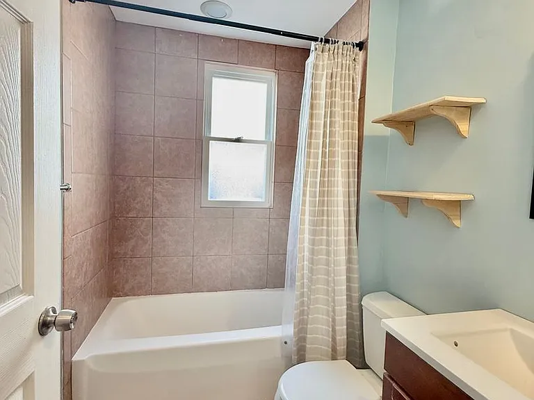 224 Calumet St #1 — Photo 12
