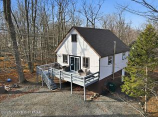 9781 Auburn Dr, Tobyhanna, PA 18466