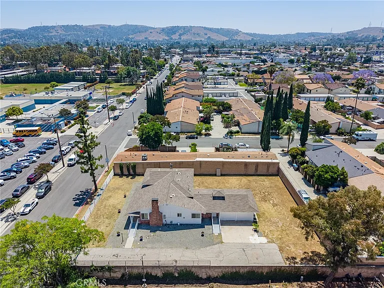 1345 S Jellick Ave — Photo 58