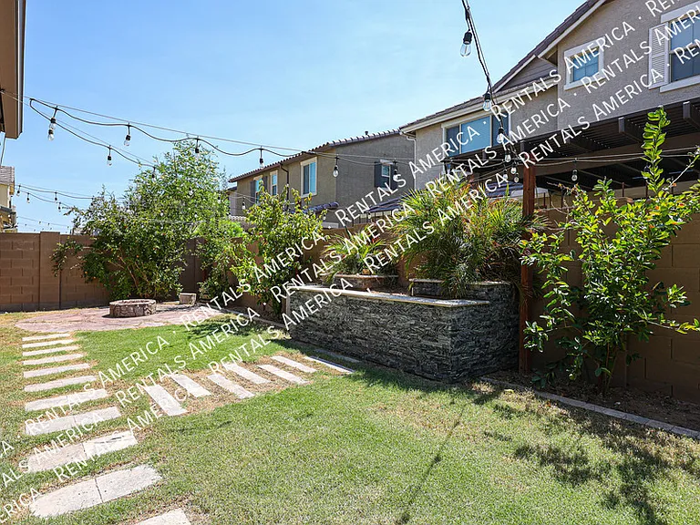 1051 E Armstrong Way — Photo 46
