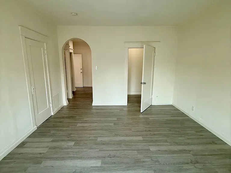 2805-2813A S Vermont Ave — Photo 13
