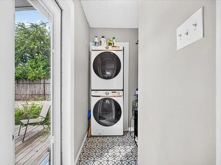 314 Melrose St — Photo 18
