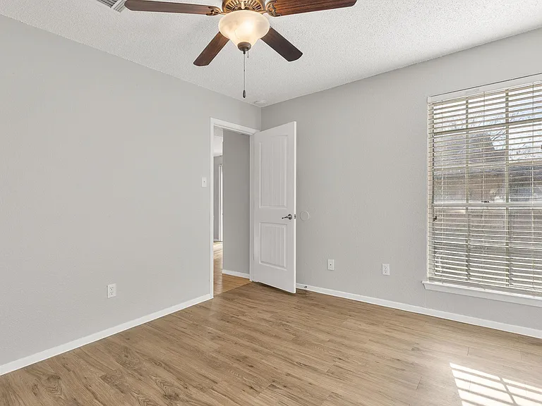 413 Country Aire Dr — Photo 21