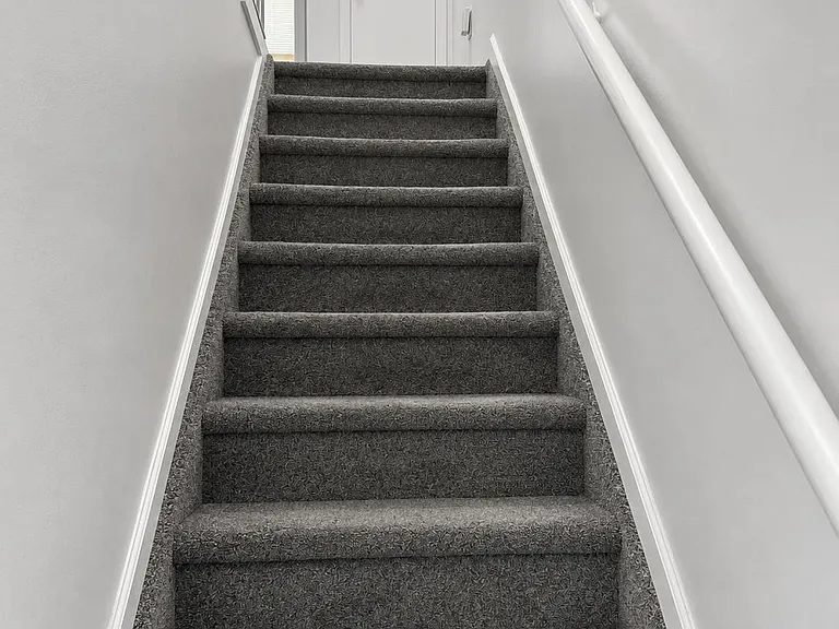 27 Stuart Dr — Photo 2