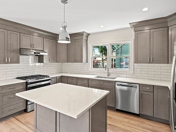 3rd image of 15 Tildean Ln