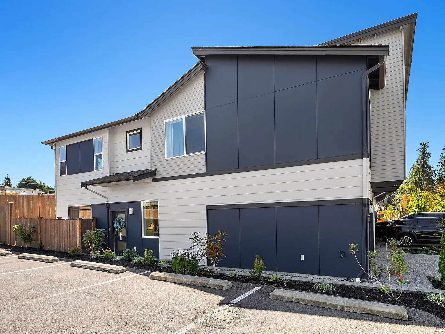 3 bed, 1481 sqft, $3,395 — Photo 3