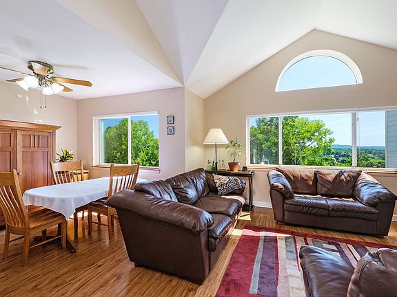 1504 Eagles Ridge Rd (8 of 29).jpg