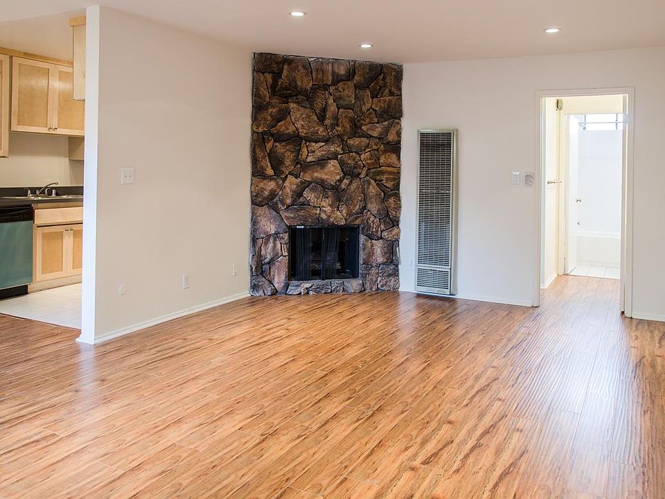 1st image of 11545 Moorpark St #5