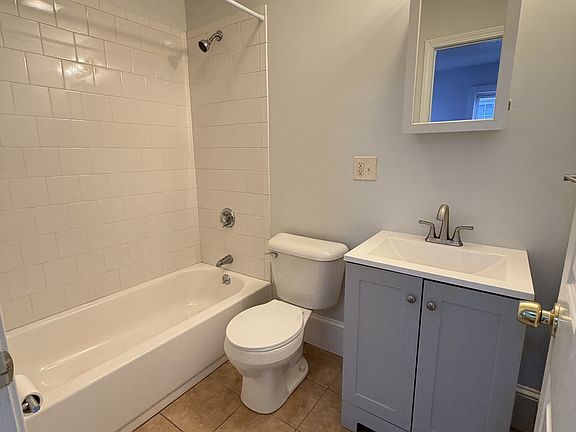 5th image of 28 Mount Hope St #1