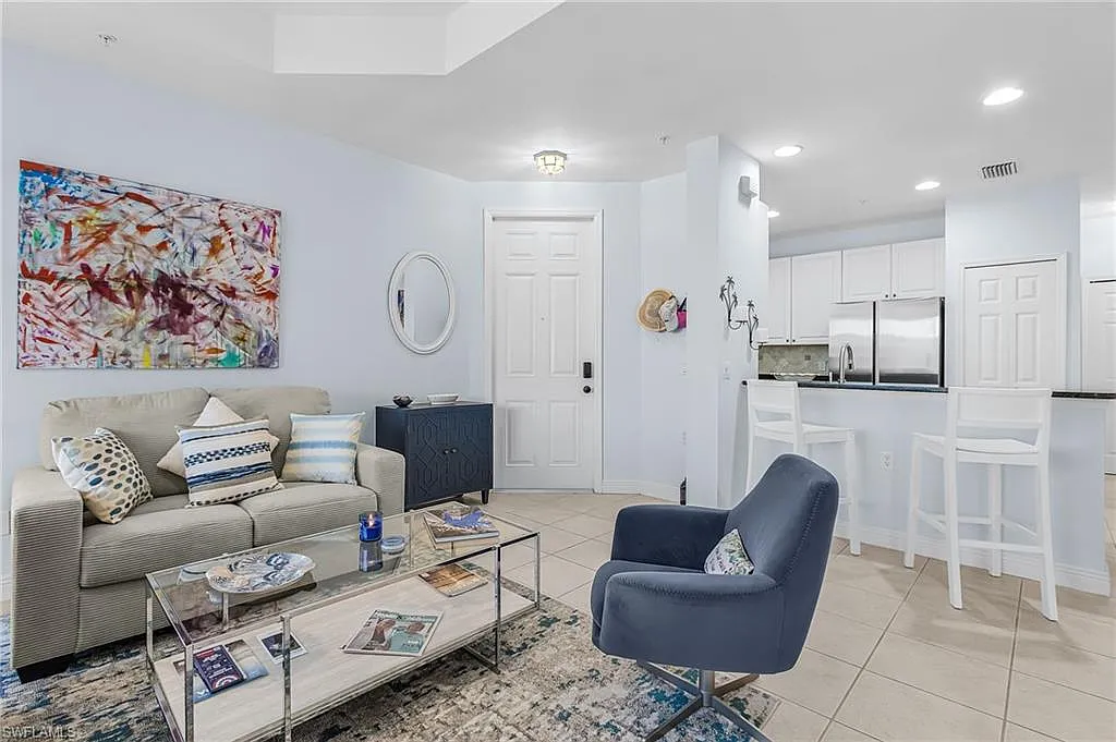 3 bed, 2.0 bath, 1381 sqft, $6,000 — Photo 2