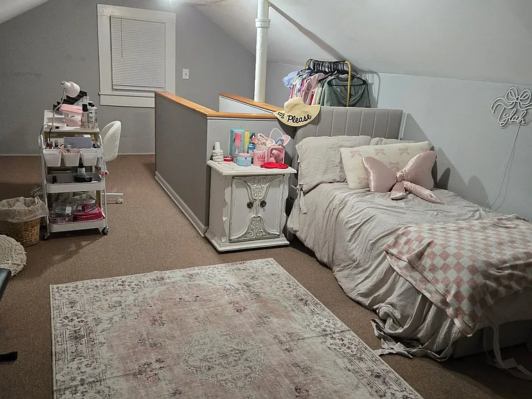 819 E College St — Photo 17