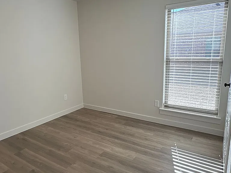 2137 Langford Ave — Photo 11