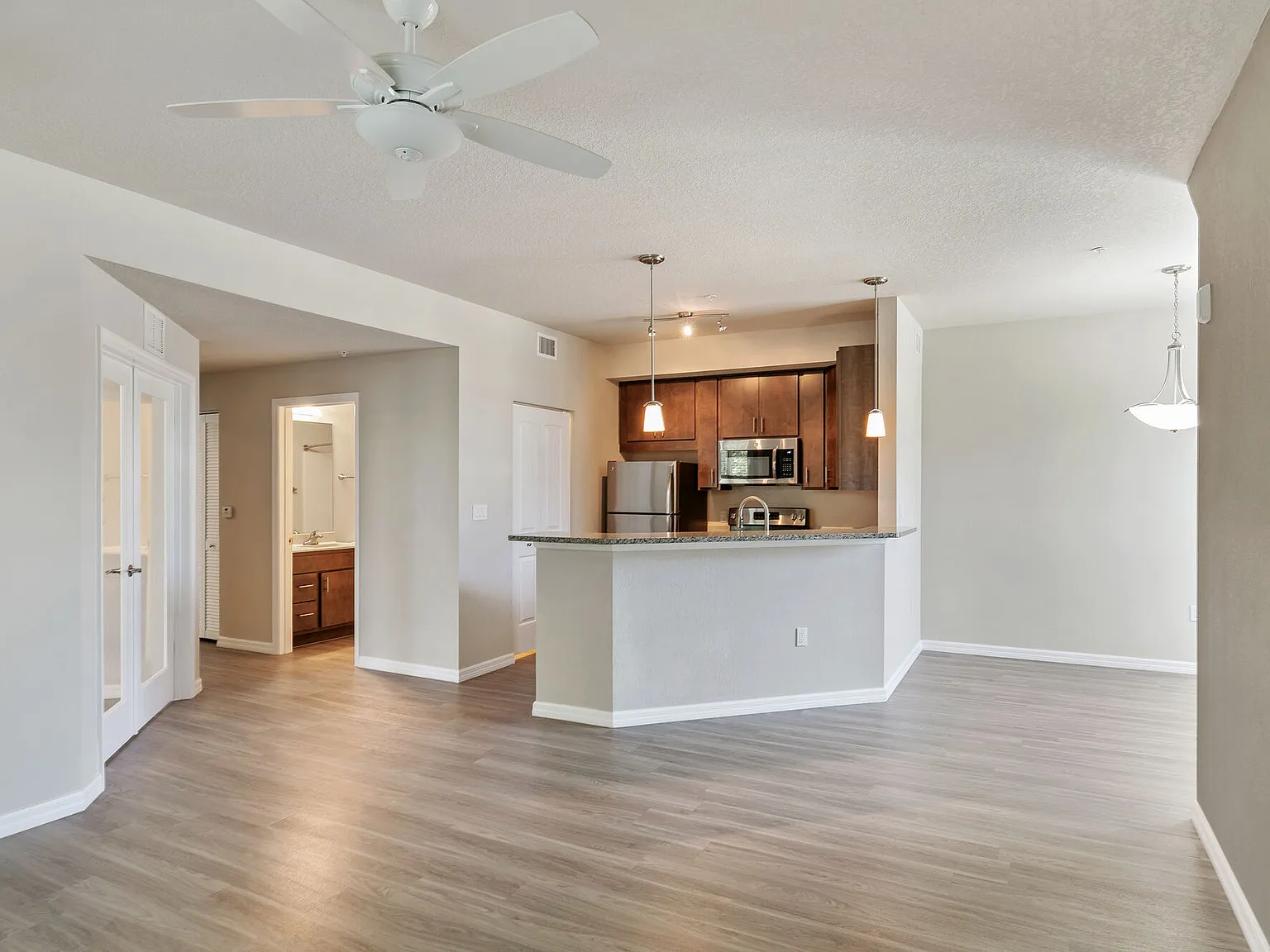 Lemon Bay Apartments — Photo 3