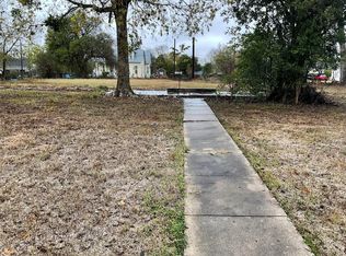 310 Stockdale St, Cuero, TX 77954