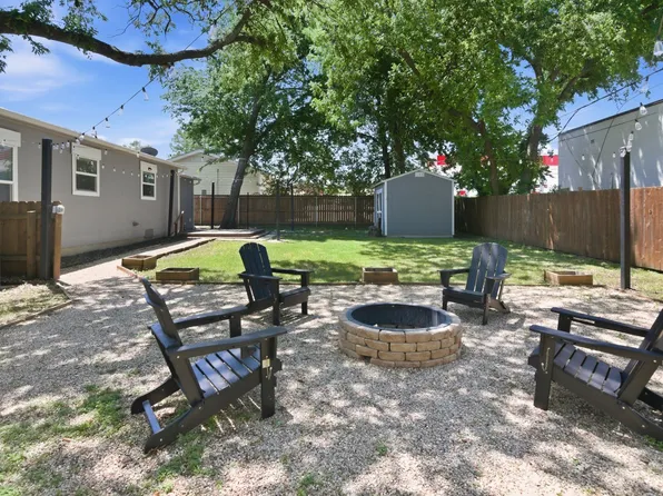 105 NE Anderson St, Burleson, TX 76028