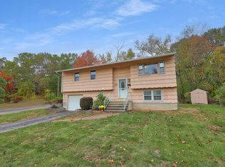374 Beth Ln, Waterbury, CT 06705