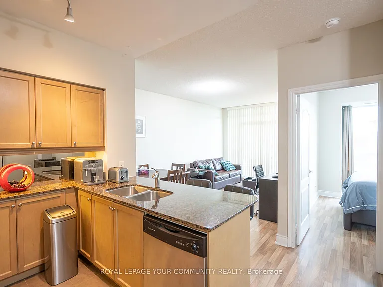319 Merton St #805 — Photo 2