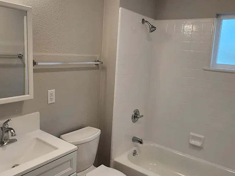 7331 Alexander St #3 — Photo 5