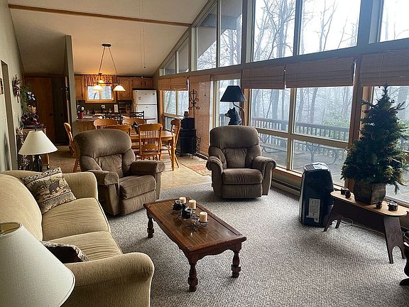 3rd image of 365 Ridge Rd
