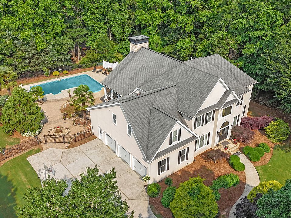 1st image of 104 Hidden Springs Ln