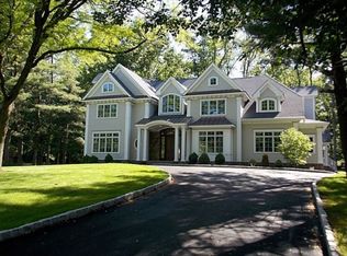 11 Wilshire Dr, Livingston, NJ 07039