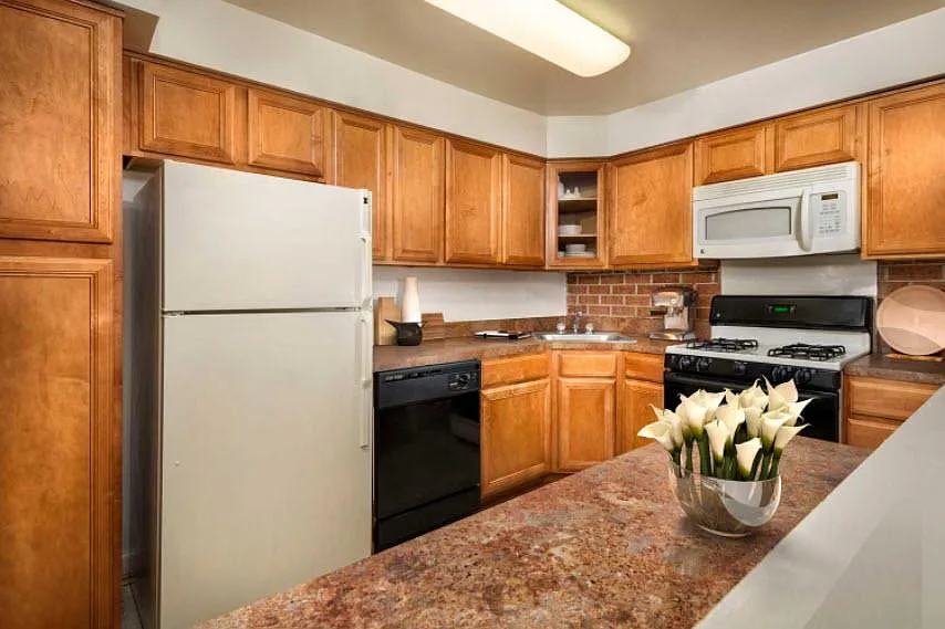Village Square West Apartments — Photo 4