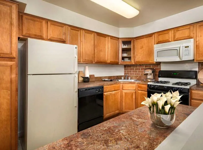Village Square West Apartments — Photo 4