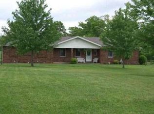 23381 Red Oak Dr, Lebanon, MO 65536