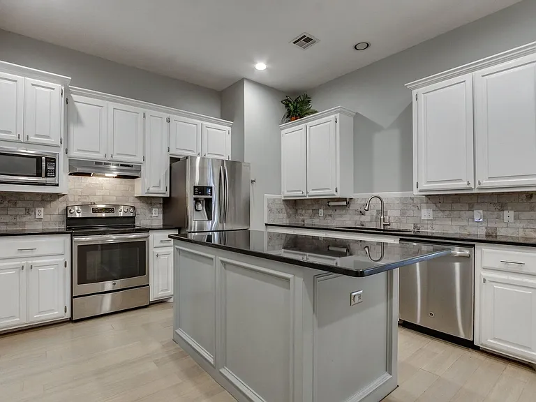 2701 Shady Tree Ln — Photo 11