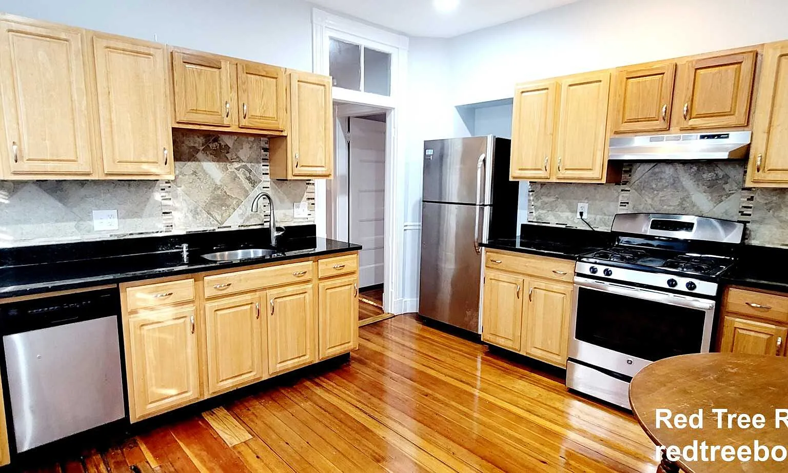 4 bed, 1.5 bath, $4,100 — Photo 3