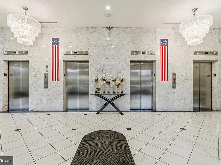400 Madison St #310 — Photo 36