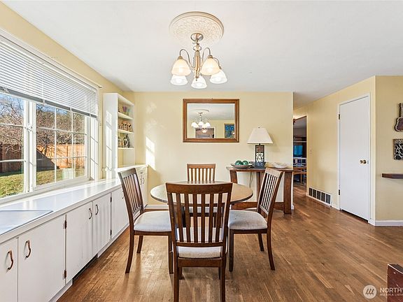 5th image of 406 Dupont Avenue