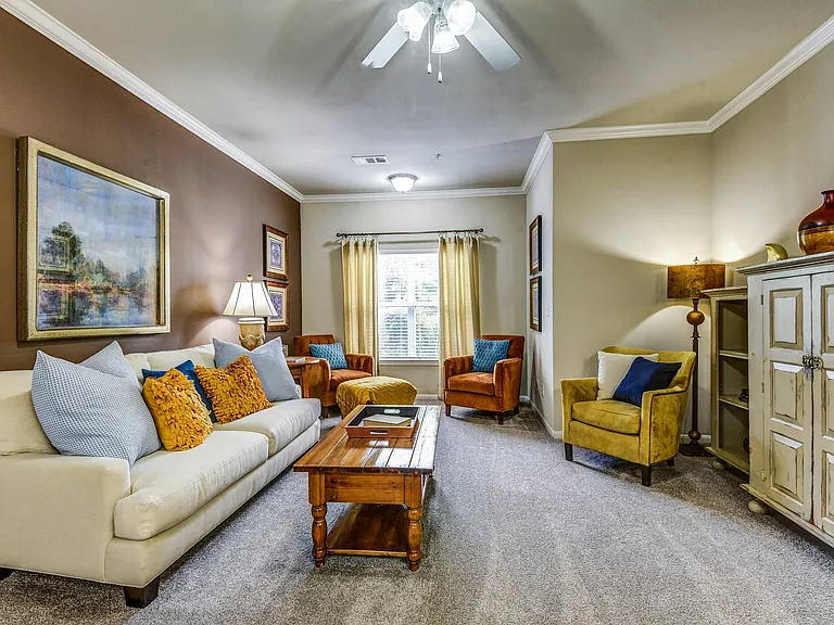 Sonoma Grande Apartments — Photo 9