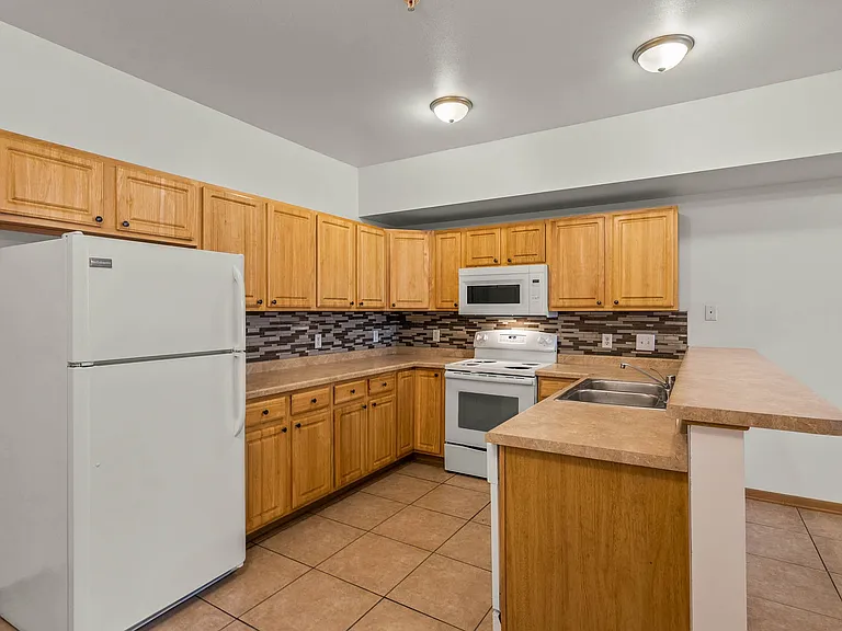 4301 W Howard Ave — Photo 9