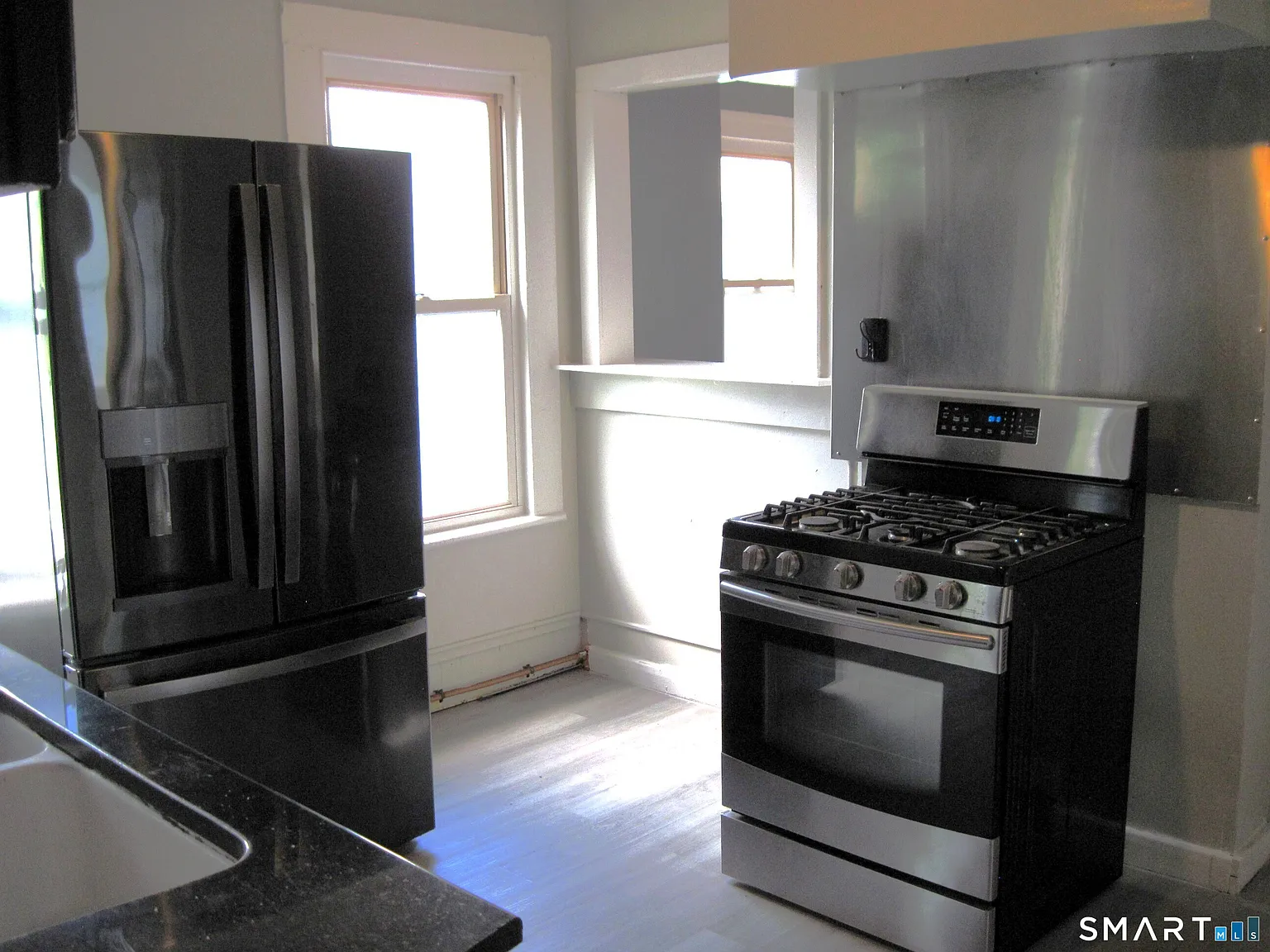 3 bed, 3.0 bath, 3095 sqft, $1,600 — Photo 3