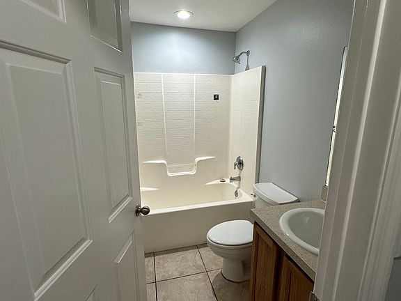5th image of 821 Ohio Ave APT 4