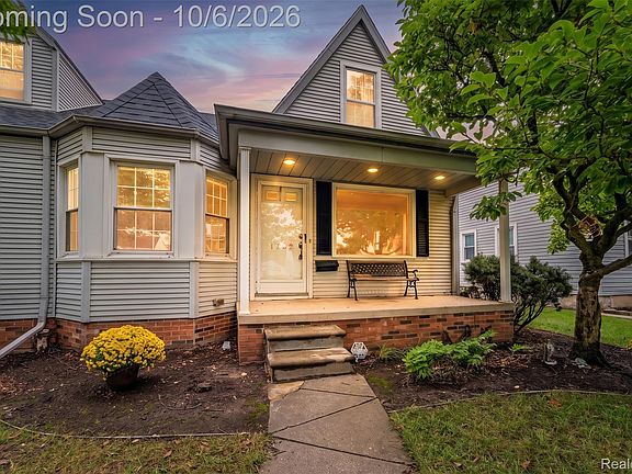 2nd image of 1732 Maple St