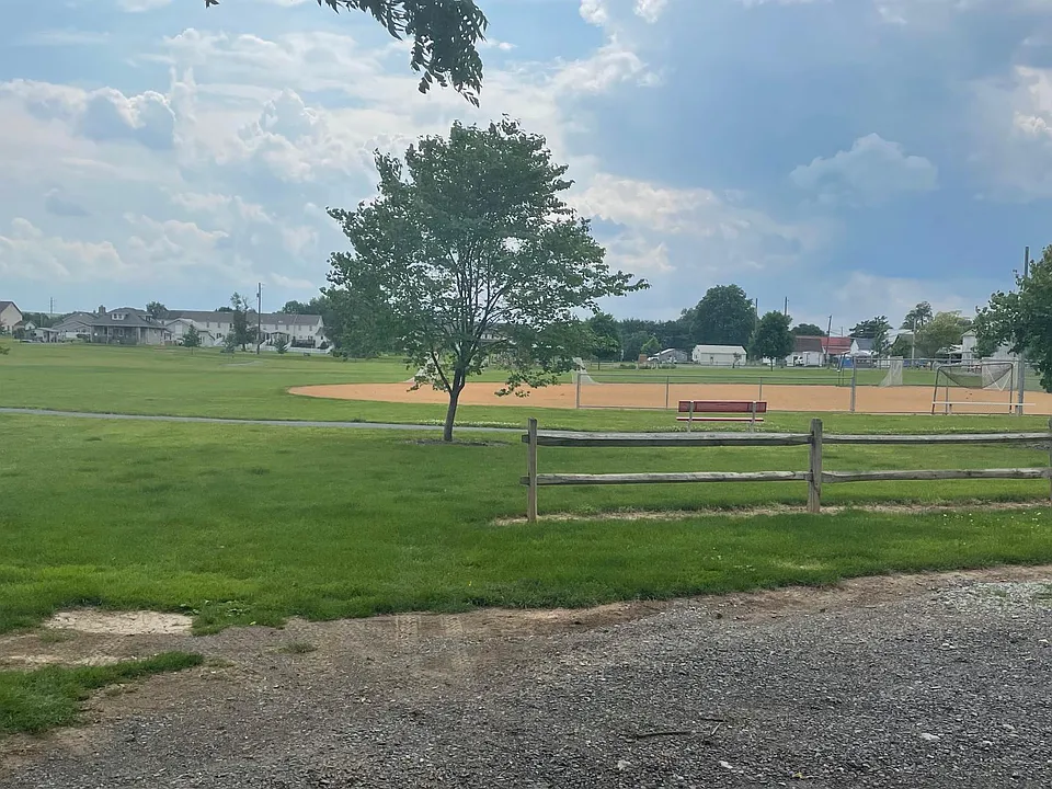 295 N Locust Point Rd