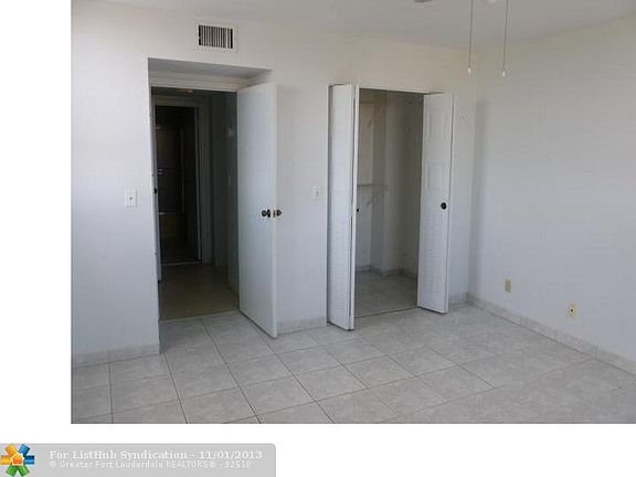 5th image of 2821 Somerset Dr APT 417