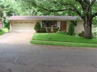 2765 Hickory Hl, Dubuque, IA 52001